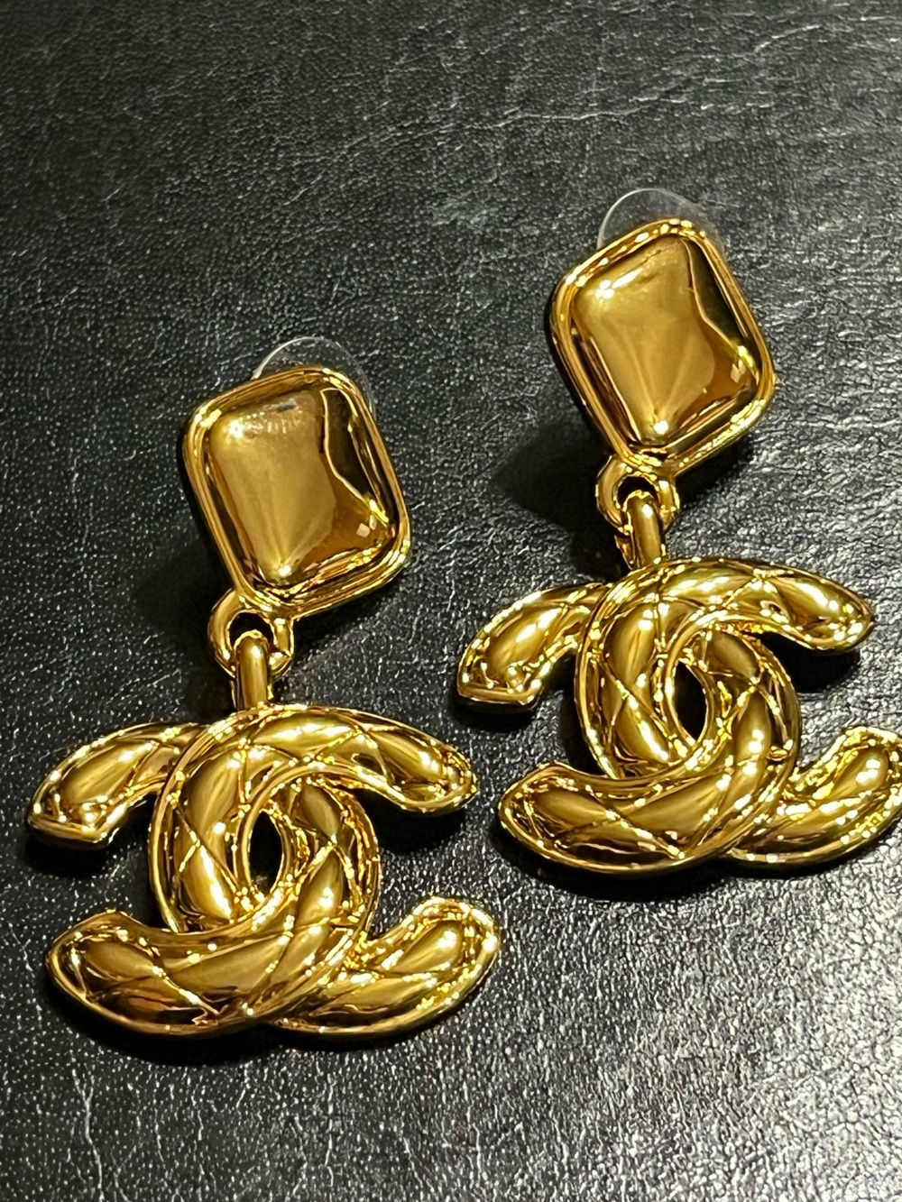 Vintage ChaneI Quilted Diamond Dangle Letter Logo Gold Tone Earrings - Picture 5 of 7